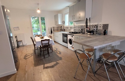 LʼIle-dʼOlonne House | LARGE HOUSE ON ENCLOSED WOODED GROUNDS OF 1200M2. PETS ALLOWED