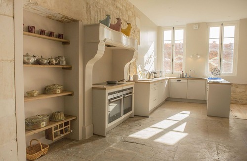 Tonnerre House | Large house with garden for friends or family.