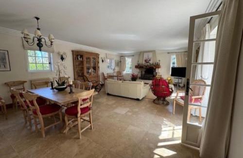 Tourgeville House | Large house with green garden