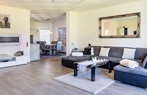 St. Lorenz Nord Apartment | Large house with huge garden & terrace, near Baltic Sea up to 4 persons