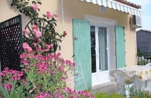 Nimes City Centre Villa | Large Independent Studio, Quiet, in Nîmes, terrace and pool, Greenery setting