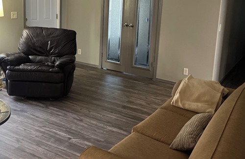 Checotah House | Large Lakefront Deck for outdoor fun! Four Bedroom, 3 Bath, sleeps 12❣️