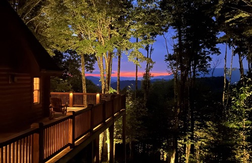 Blowing Rock Cabin | Large Log Cabin ON APP SKIMTN, HotTub, Pool Table, Kayaks, LOCATION! 100+reviews