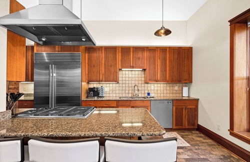 Downtown - Waterfront Condo | Large Lux Condo, Lakeview, Canal Park, Sleeps 8