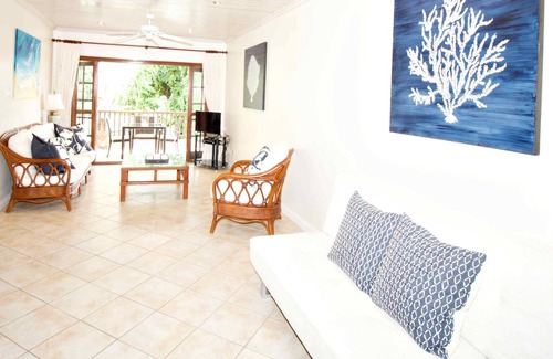 Gibbes Condo | Large luxury 1 bedroom apartment, pool & sea view