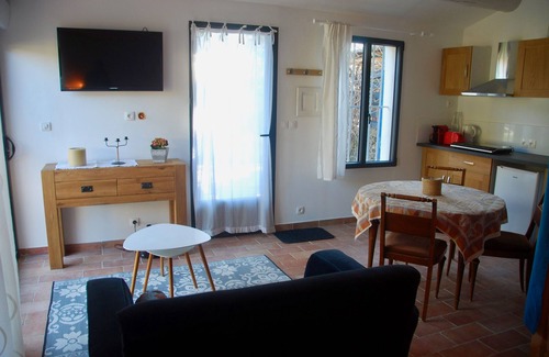Salon-de-Provence Apartment | Large modern open plan studio quiet, swimming pool, trampoline, terrace, greenery