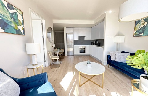 Lower East Side Apartment | Large Modern Guest Suite - Private Terrace - Manhattan