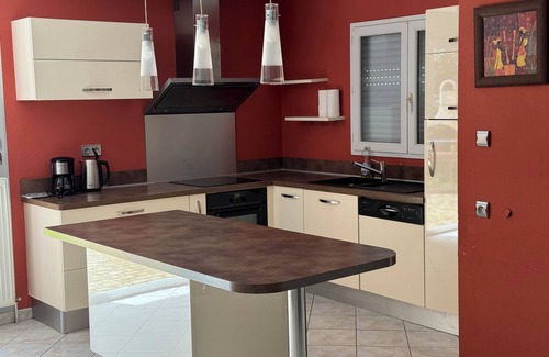 Beaune-les-Mines Villa | LARGE MODERN VILLA