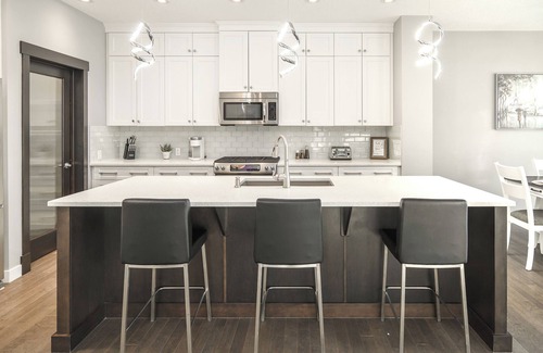 Evanston House | Large new family home near Airport and mall! I AC I Garage I Sleep 16+