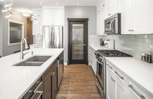 Evanston House | Large new family home near Airport and mall! I AC I Garage I Sleep 16+