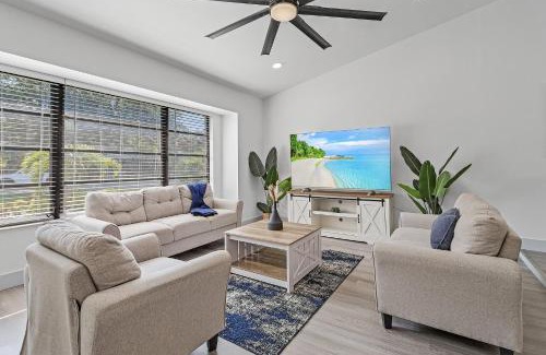 Port Charlotte House | Large Outdoor Living Space, Pool Table and Heated Pool - Oasis of Port Charlotte - Roelens