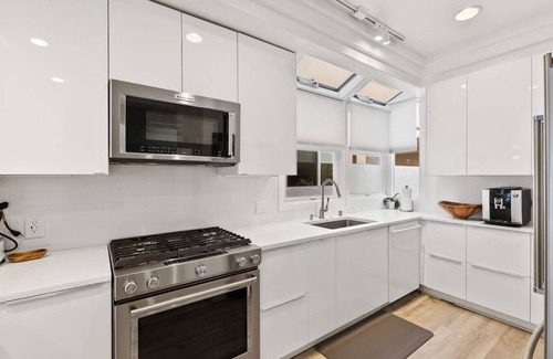 Balboa Island House | Large, patio, grill, AC, dock, garage, linens