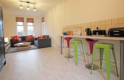 Chester House | Large period Chester home right on the canal.