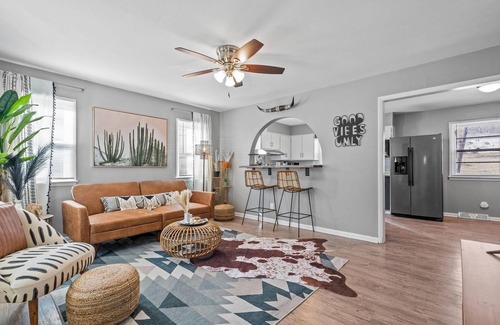 Merriam House | Large Pet Friendly Home Close to I-35 Hwy & KC