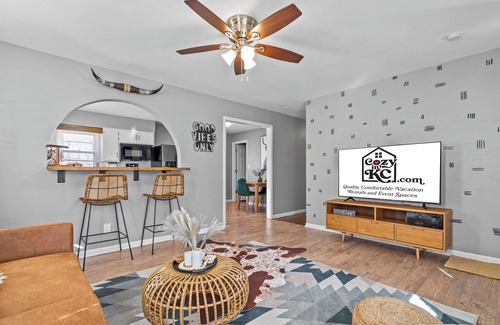 Merriam House | Large Pet Friendly Home Close to I-35 Hwy & KC