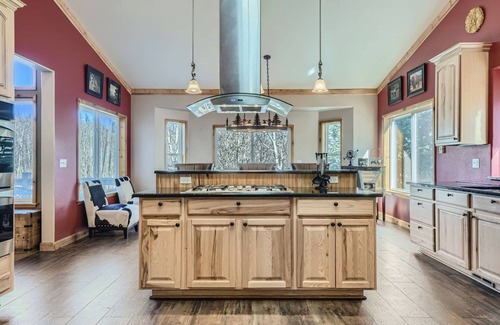 Fairplay House | Large & Private Mountain Getaway 35 Mins to Breck