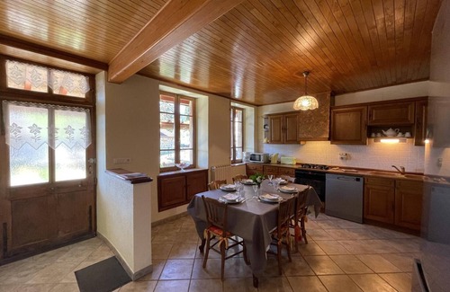 Laprugne Cottage | Large quiet holiday home with garden and pets allowed