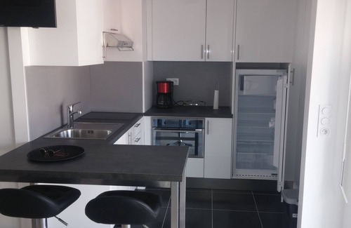 Antibes Apartment | Large quiet studio with large terrace near the beach and shops