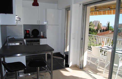 Antibes Apartment | Large quiet studio with large terrace near the beach and shops