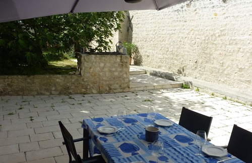 Dompierre-sur-Mer House | Large refurbished house in central village location