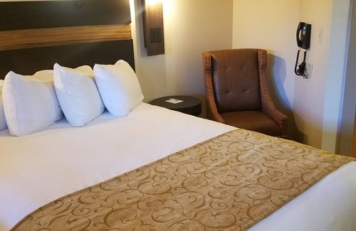 Tulsa Cabin | Large rustic lodge, sleeps 44. Only 12 minutes from downtown Tulsa