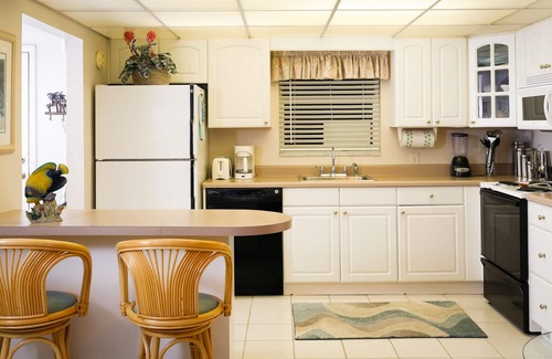 Tavernier Condo | Large Screened Porch, Professional Cleaning, Wifi