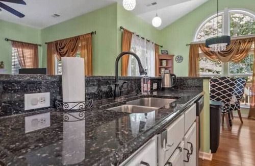 Matthews House | Large spacious home in Mathewsnn