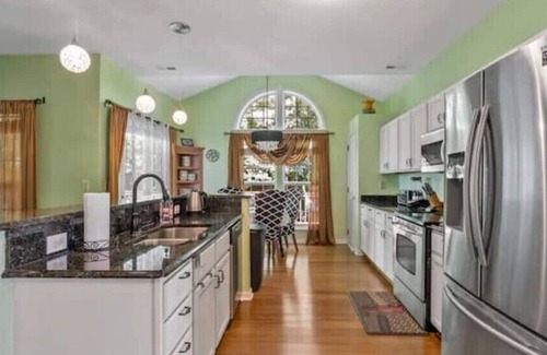 Matthews House | Large spacious home in Mathewsnn