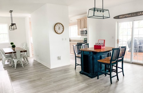 Rockwell House | Large, Spacious Lakefront Home w/Pool & Mountain Views!