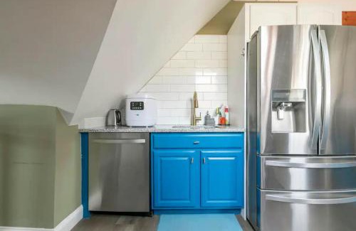 Roxbury Apartment | LARGE STUDIO open concept in Boston Zoo Franklin Park near