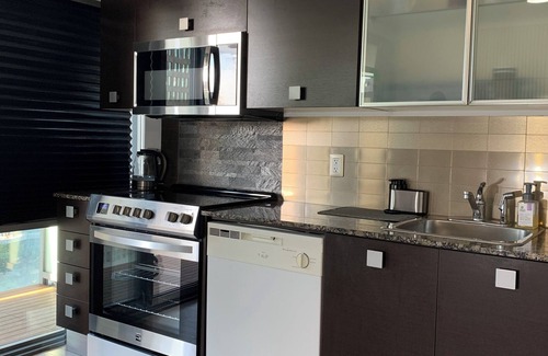 Bay Street Corridor Condo | Large studio with balcony on Bay & College in the heart of downtown Toronto