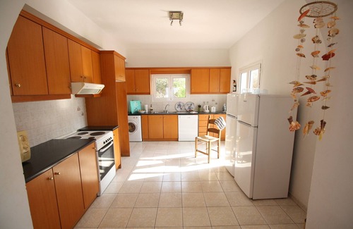 Kokkinon Khorion Villa | LARGE VILLA with pool and separate COTTAGE. Amazing views. Sleeps up to 12