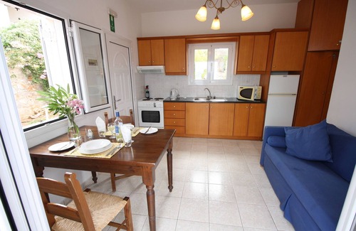 Kokkinon Khorion Villa | LARGE VILLA with pool and separate COTTAGE. Amazing views. Sleeps up to 12