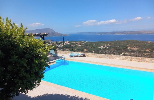 Kokkinon Khorion Villa | LARGE VILLA with pool and separate COTTAGE. Amazing views. Sleeps up to 12