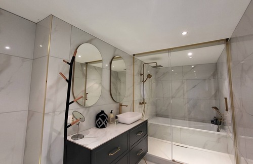 Auriol House | Large Villa with Pool in the heart of Provence