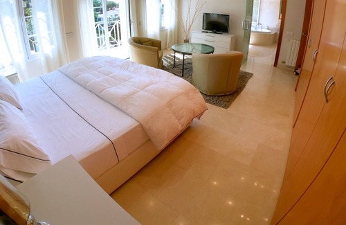 Cabrils House | Large villa with private pool, views and suites