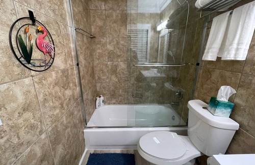 Poinsettia Heights Apartment | Large w/King Beds and workspace near Wilton Manors