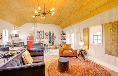 Fayetteville House | Large Yard and Pond Fayetteville Rural Retreat