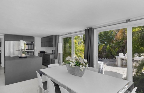 Rock Harbor House | Largo Manor Summary: