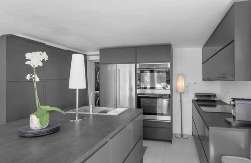 Rock Harbor House | Largo Manor Summary: