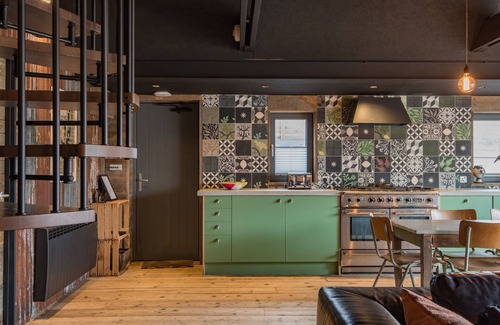 Camber Cottage | Lark Rise by Bloom Stays - a holiday let that sleeps 6 guests in 3 bedrooms