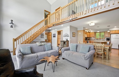 Pellston Cottage | Larks Lake Lodge:Your Front-Row Seat to Michigan's Fall Foliage