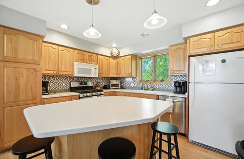 Pellston Cottage | Larks Lake Lodge:Your Front-Row Seat to Michigan's Fall Foliage