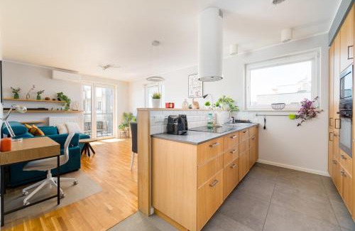 Targowek Apartment | Las Bródnowski Urban Jungle Apartment by BookingHost