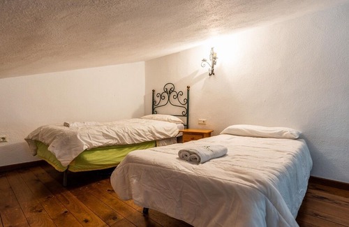 El Bosque Villa | Las Cuevas del Bosque - Las Cuevas by Ruralidays