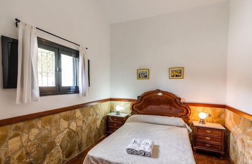 El Bosque Villa | Las Cuevas del Bosque - Las Cuevas by Ruralidays