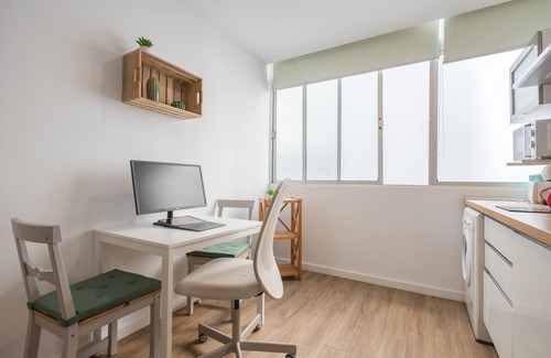 Las Palmas de Gran Canaria Apartment | Las Canteras Beach - Bright Studio - Workfriendly