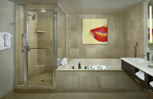 Gateway District House | Las Vegas Dreams! Entertaining Amenities, 2 Swimming Pools, Onsite Parking!