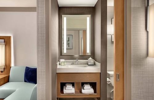 Gateway District Hotel | Las Vegas Vacation! Pool, Game Room, Casino, Parking! Near The Neon Museum