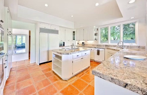 Country Club House | Last Minute Deals/A/C/Hot Tub/Close to All